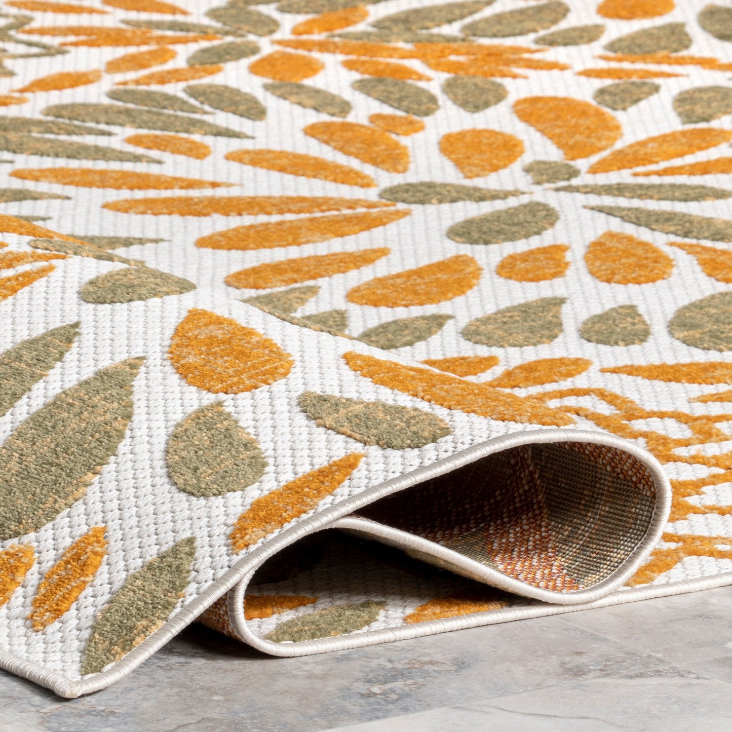 Tapis d'intérieur/extérieur Nuloom Ronda à motif floral audacieux