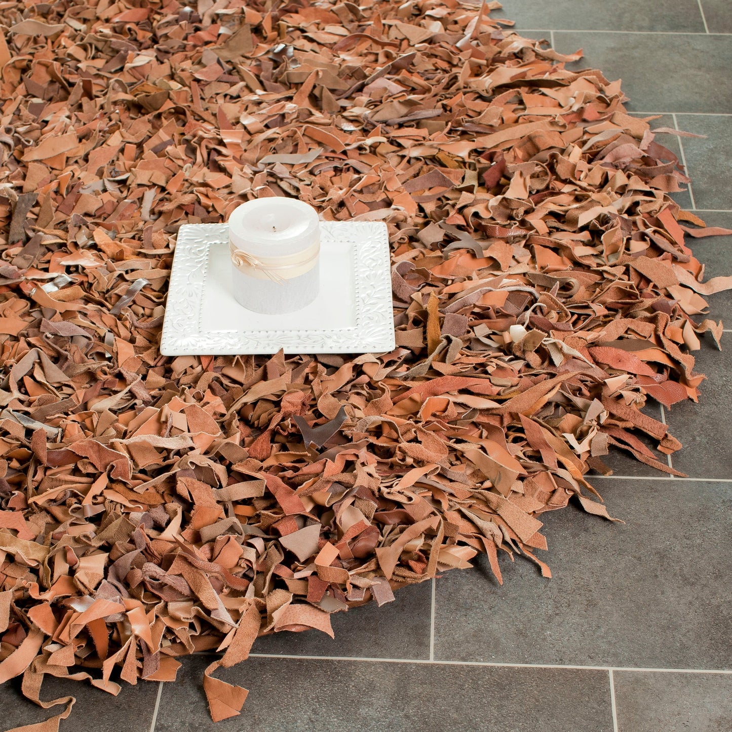 Tapis décoratif moderne SAFAVIEH en cuir shaggy fait main Doinita