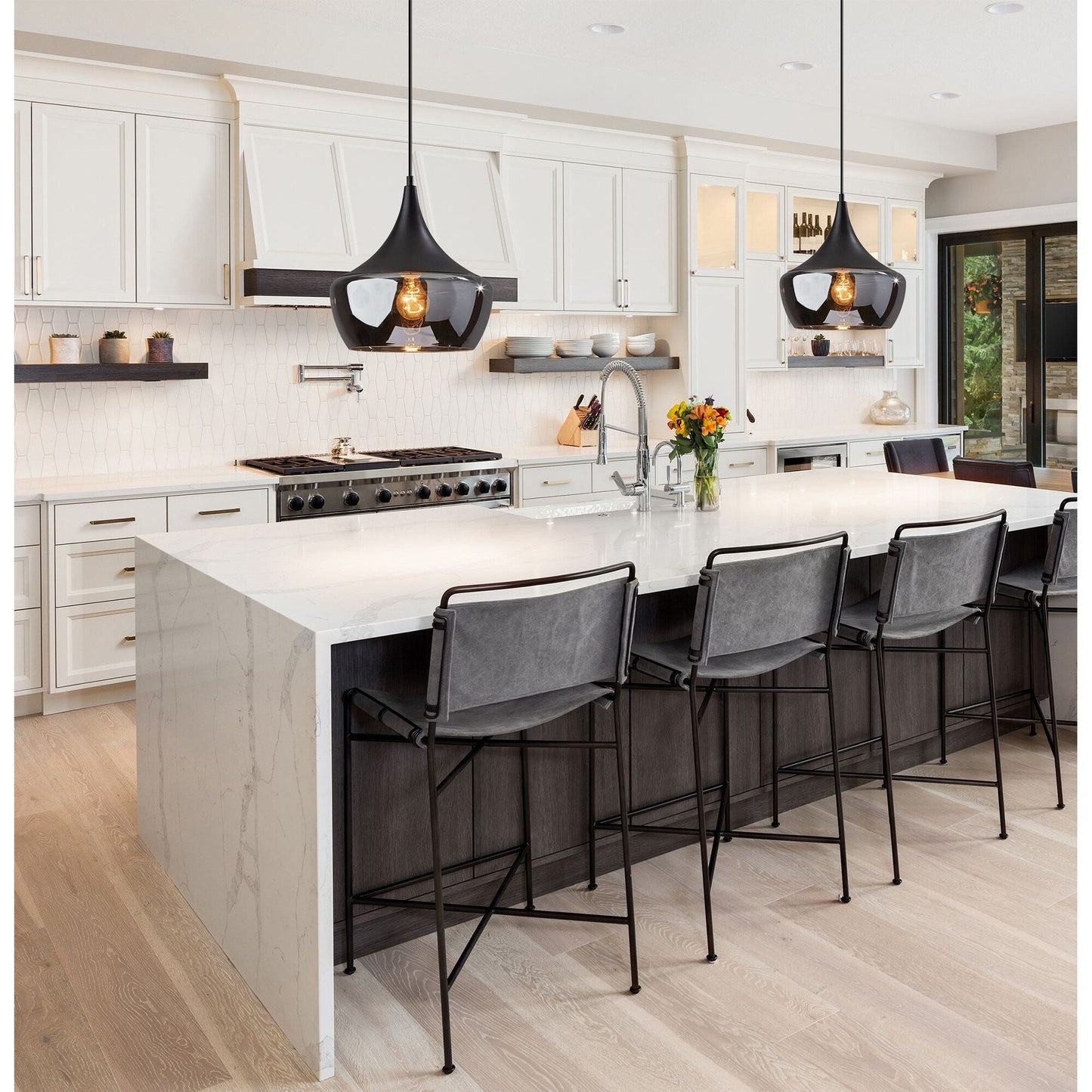 Lampe suspendue Eliza noire ou acier Adesso