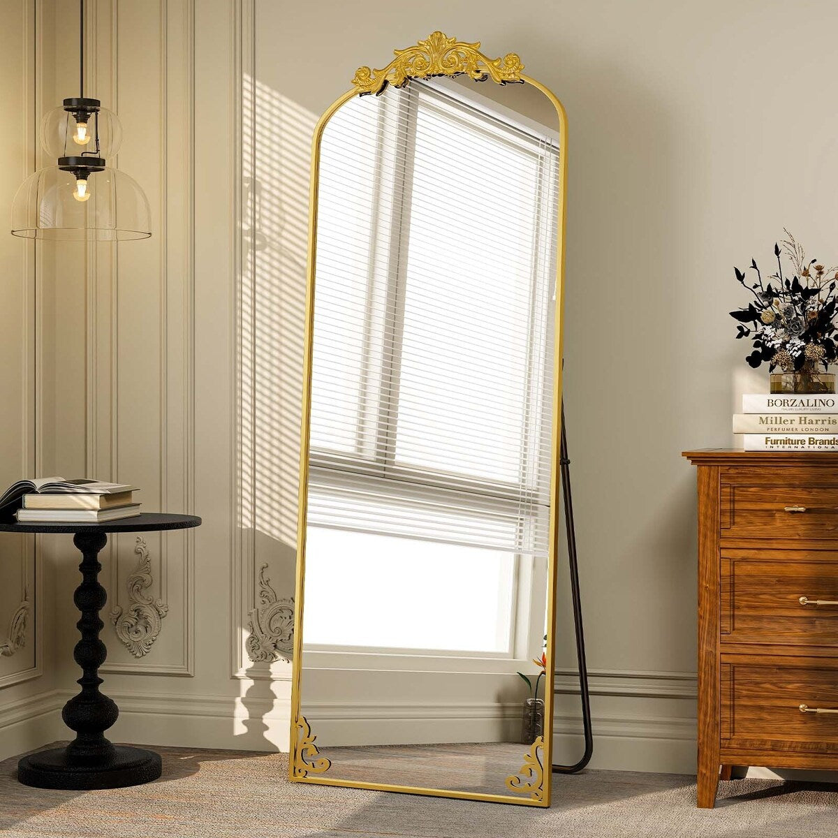 Miroir arqué pleine longueur avec motif floral baroque