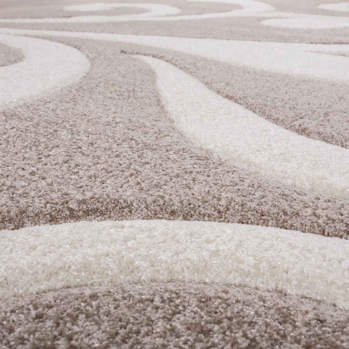 Tapis moderne à motif floral et découpe contour
