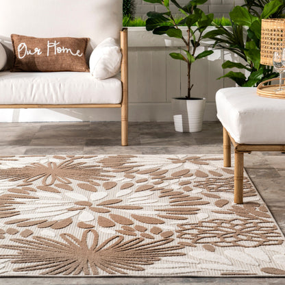 Tapis d'intérieur/extérieur Nuloom Ronda à motif floral audacieux
