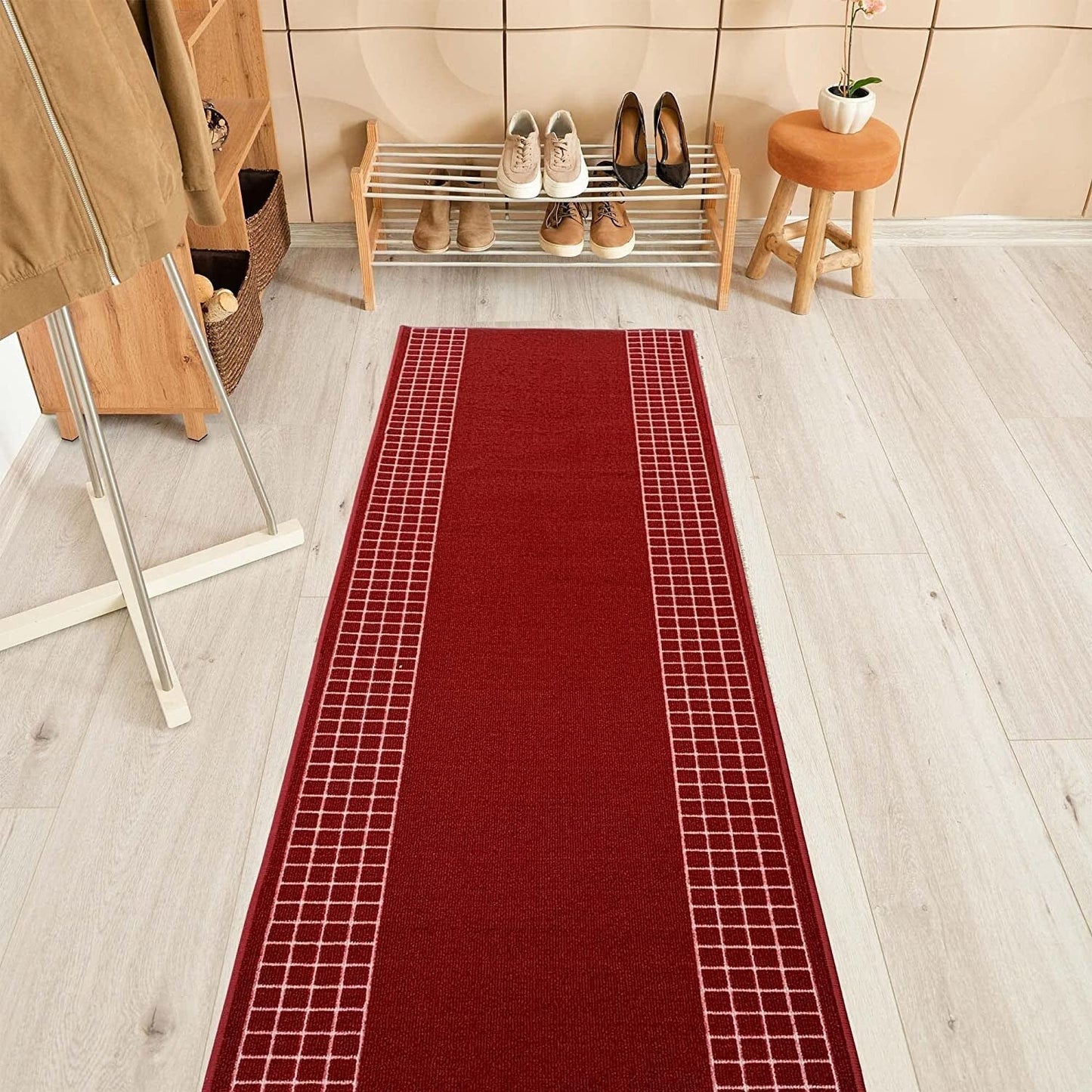 Tapis de couloir contemporain antidérapant à bordure à carreaux, 66 cm de large