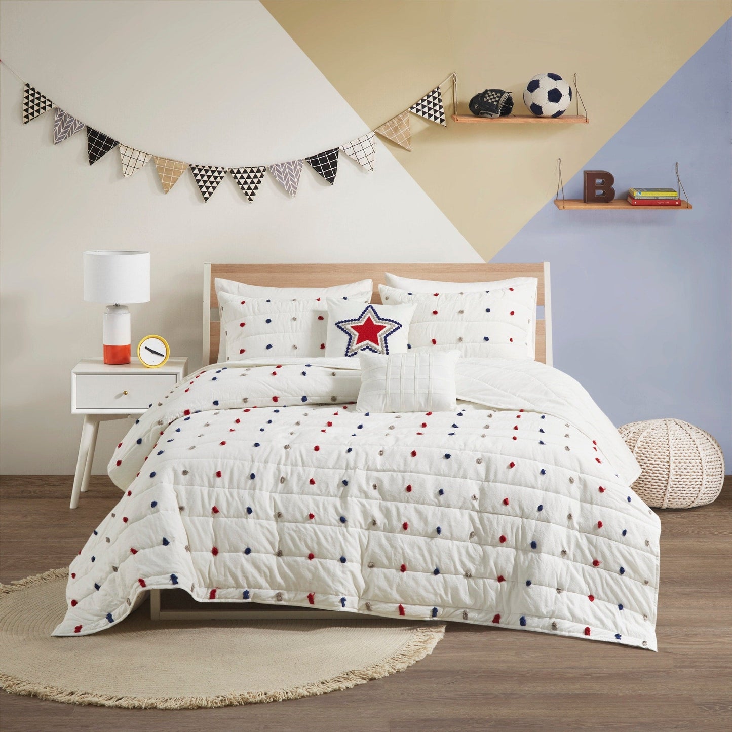 Intelligent Design Kids Ensley Pom Pom Cotton Jacquard Quilt Set with Throw Pillows