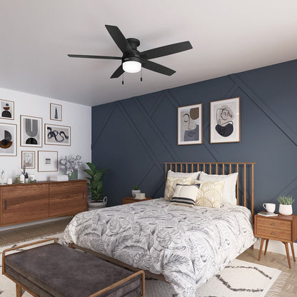 Ventilateur de plafond à profil bas Hunter 52 Anisten avec éclairage LED et chaînette - Moderne, contemporain, transitionnel