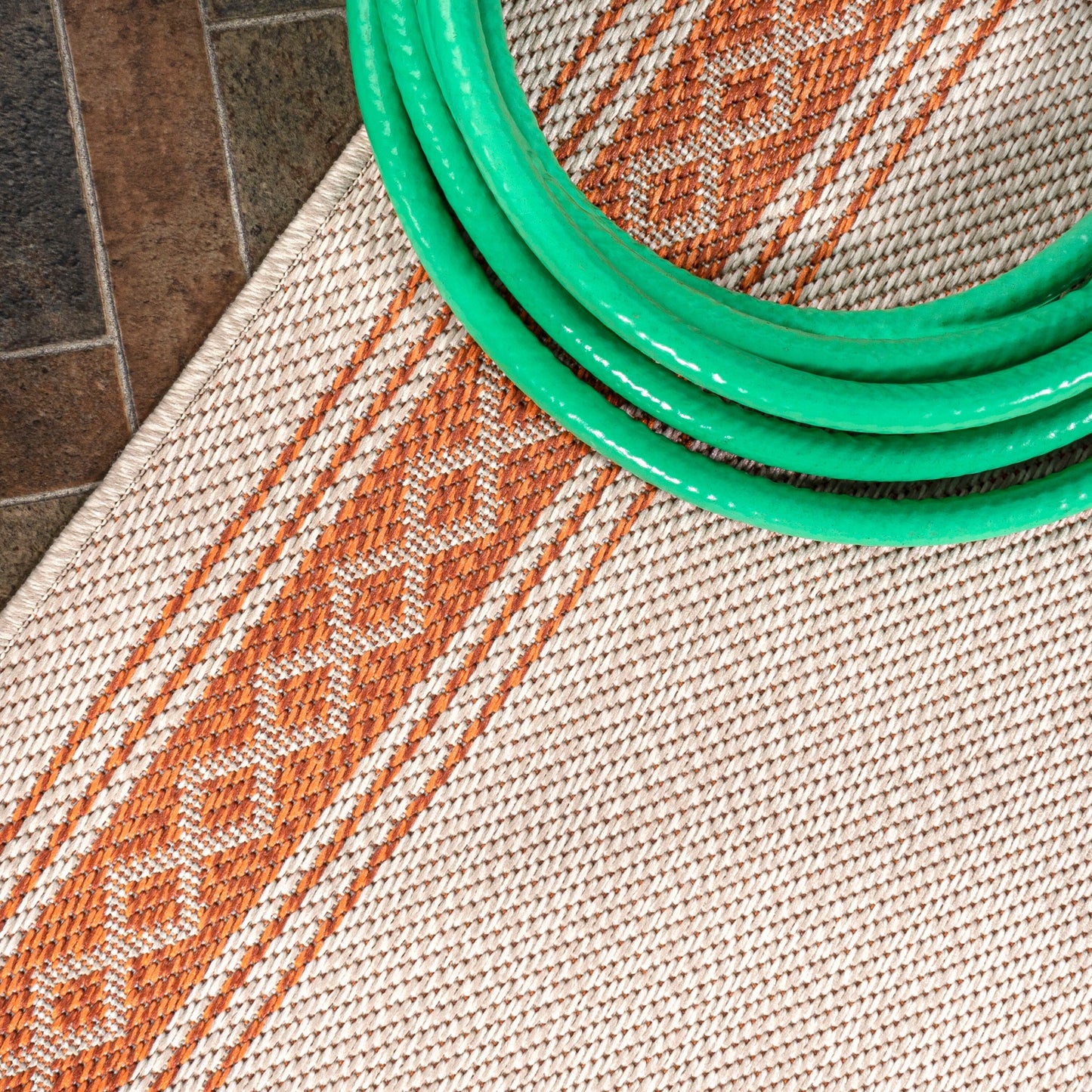 Tapis d'intérieur/extérieur JONATHAN Y Havana Classic à bordure losanges