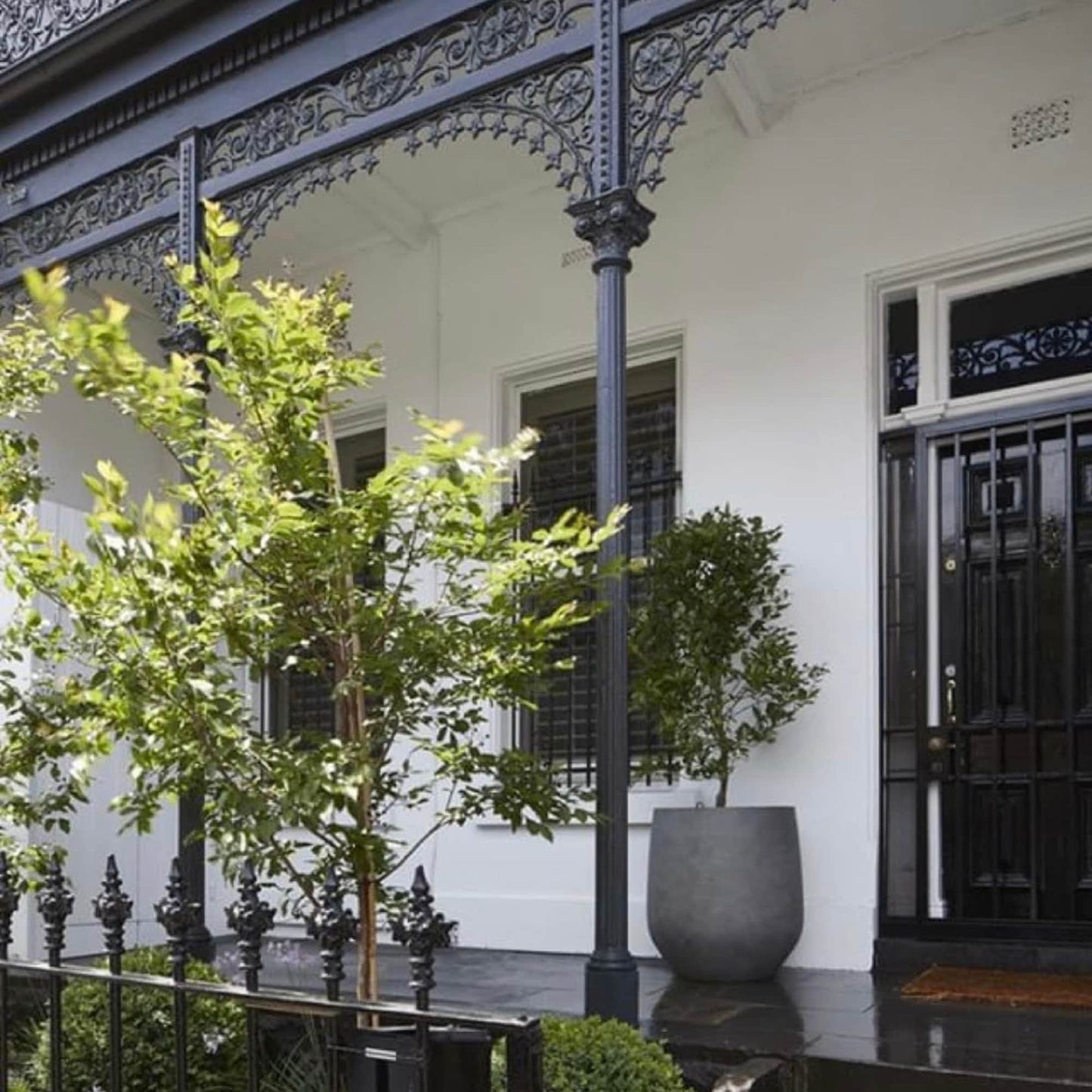 DreamPatio La Mirada 1-piece Fiberstone Tapered Planter for Indoor/Outdoor