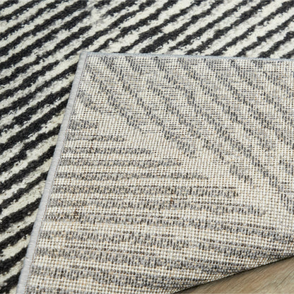 Tapis Larsen moderne à rayures variées