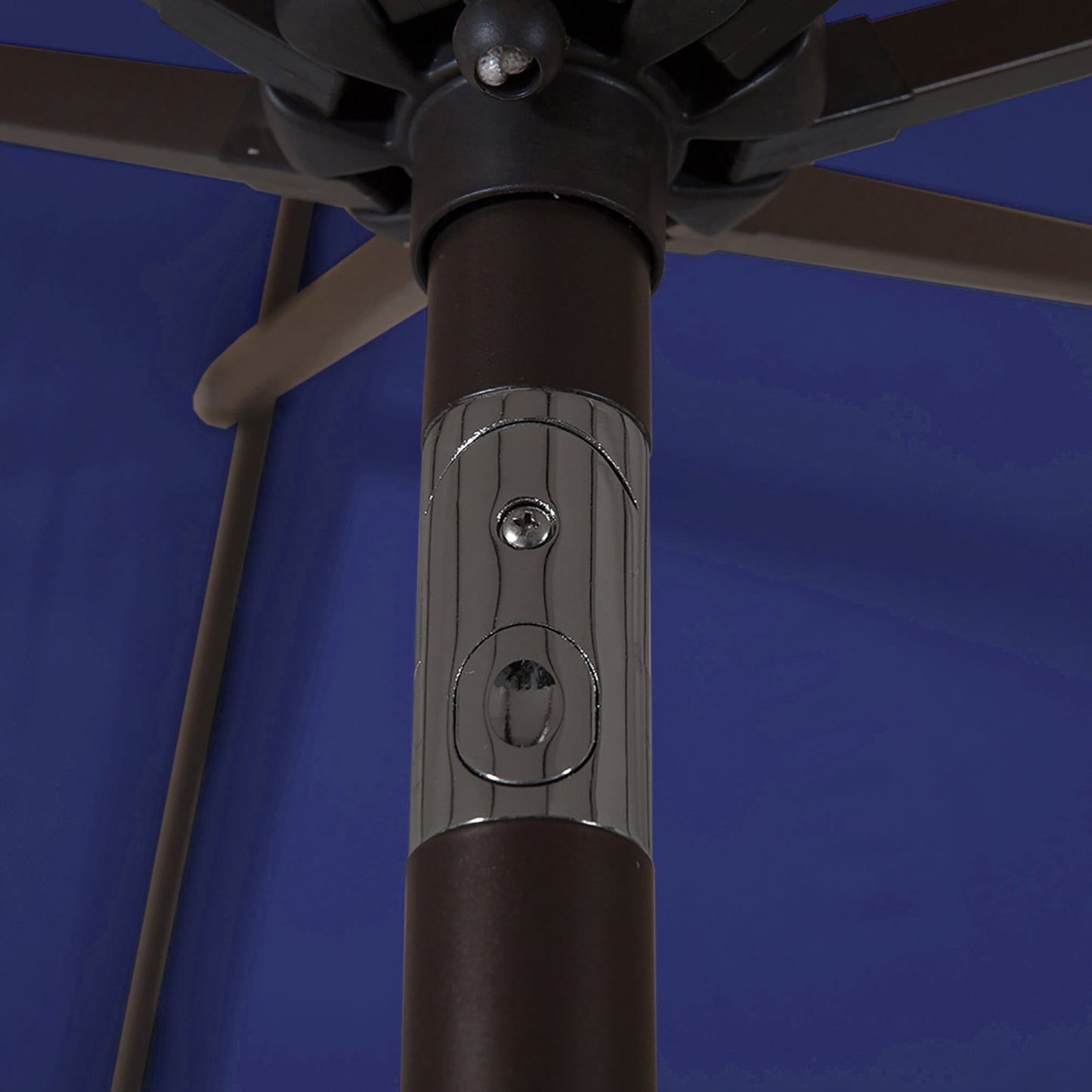 Parasol de patio Lopes de 9 pieds avec base en finition bronze et support de poids inclus