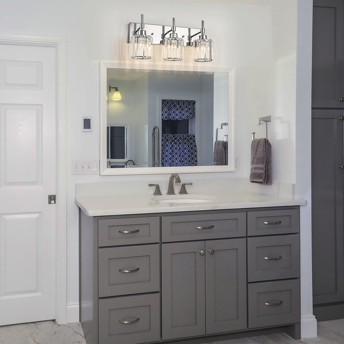 Appliques murales modernes à intensité variable pour salle de bain avec abat-jour en cristal