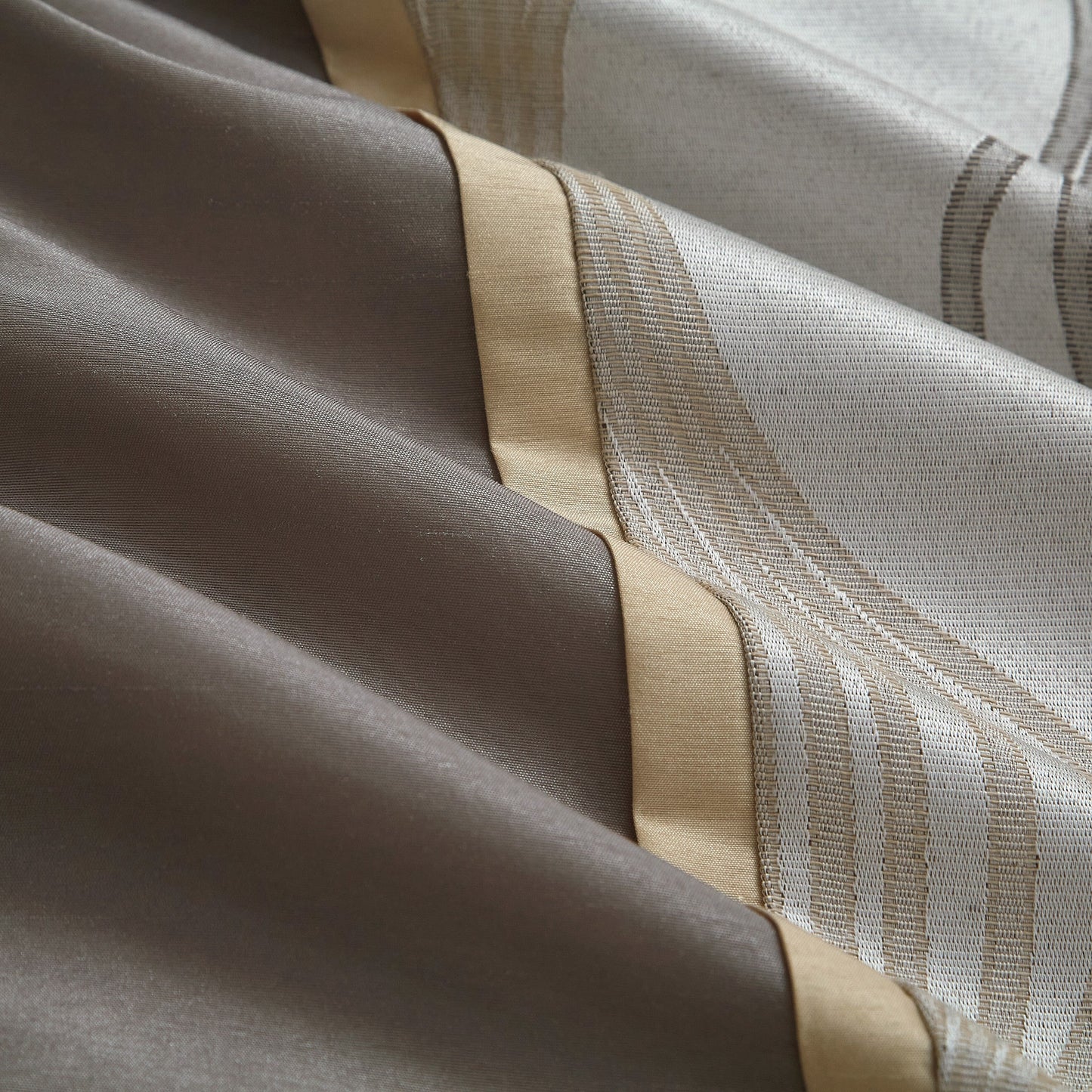 Nanshing Daniella 7-Piece Modern Geometric Comforter Set