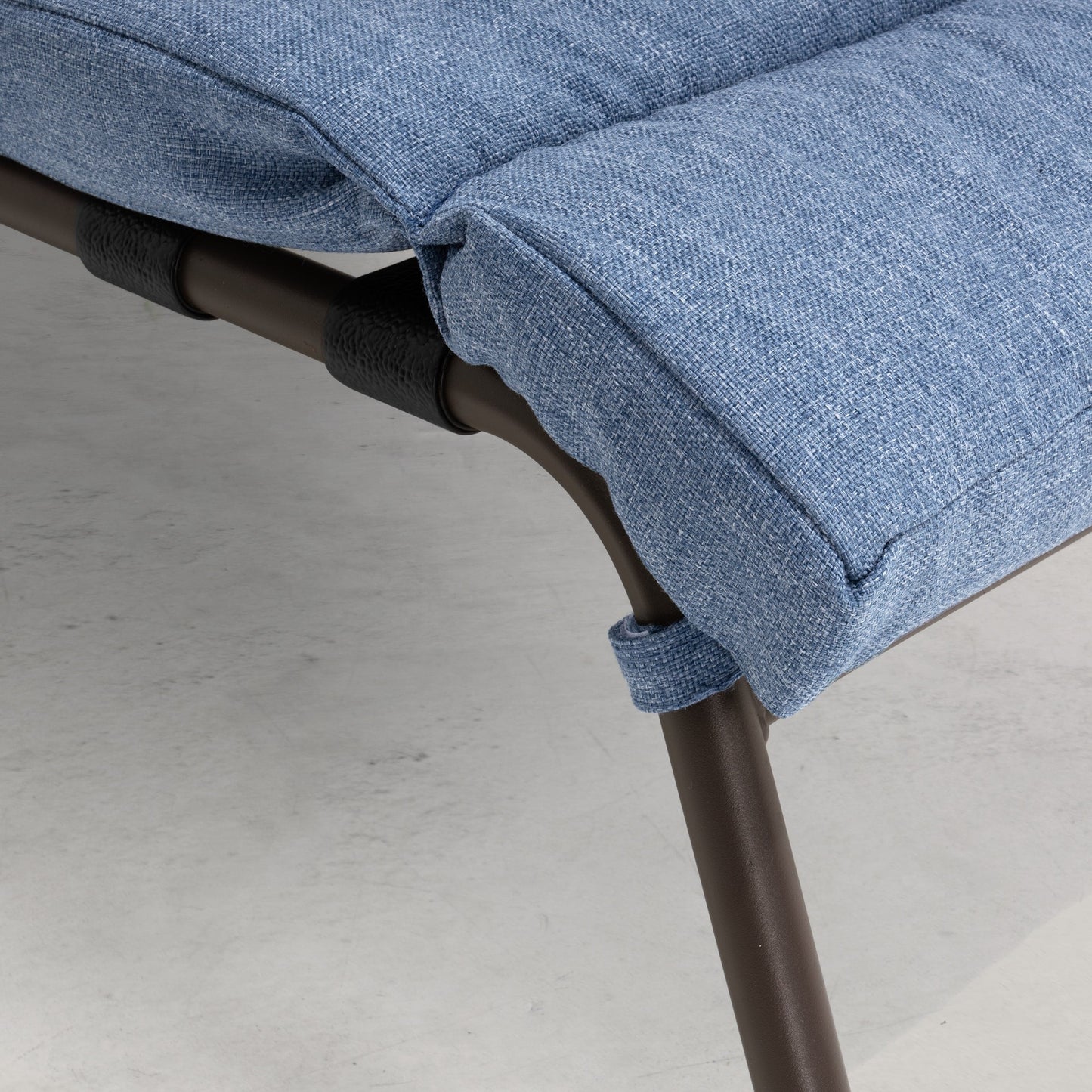 Chaise longue d'extérieur réglable avec coussin pour la plage et la piscine