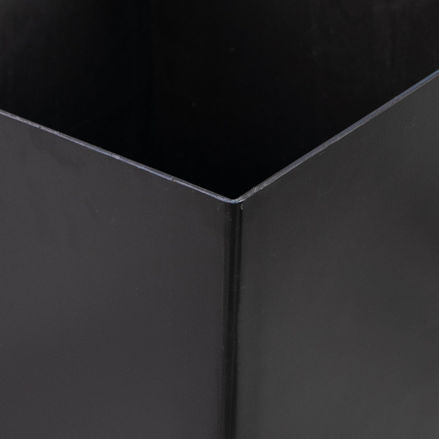 Lot de 3 grands pots de fleurs en plastique Outsunny 28 cm, pour l'intérieur et l'extérieur, pour l'entrée, la terrasse et la cour.