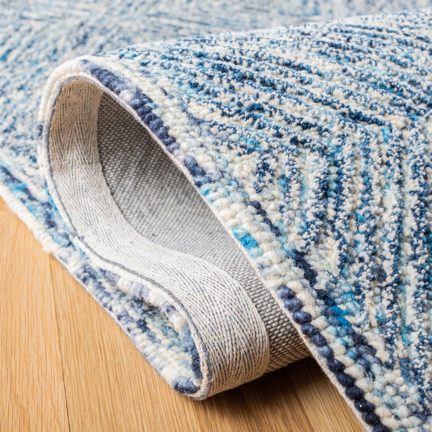 Tapis contemporain en laine Capri Blathnaid fait main SAFAVIEH