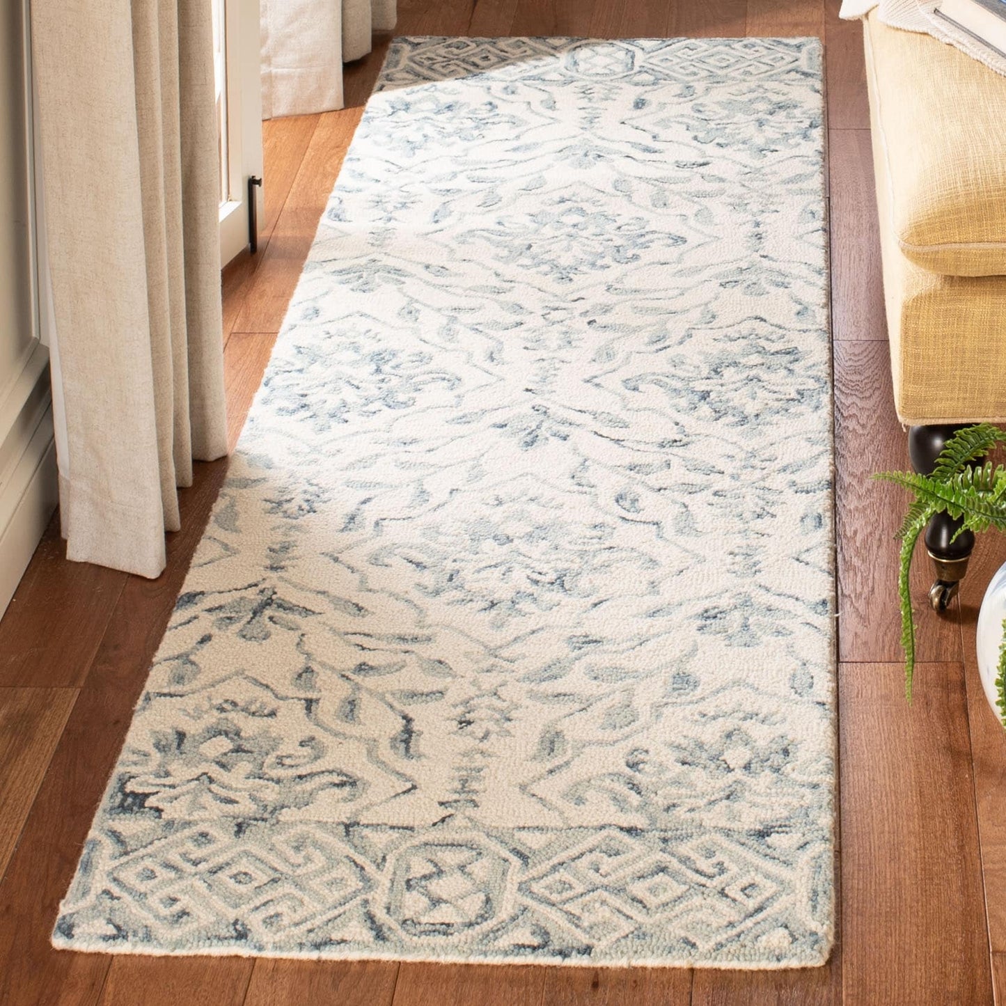 Tapis en laine Elvedina à motif floral, teint à la main par SAFAVIEH