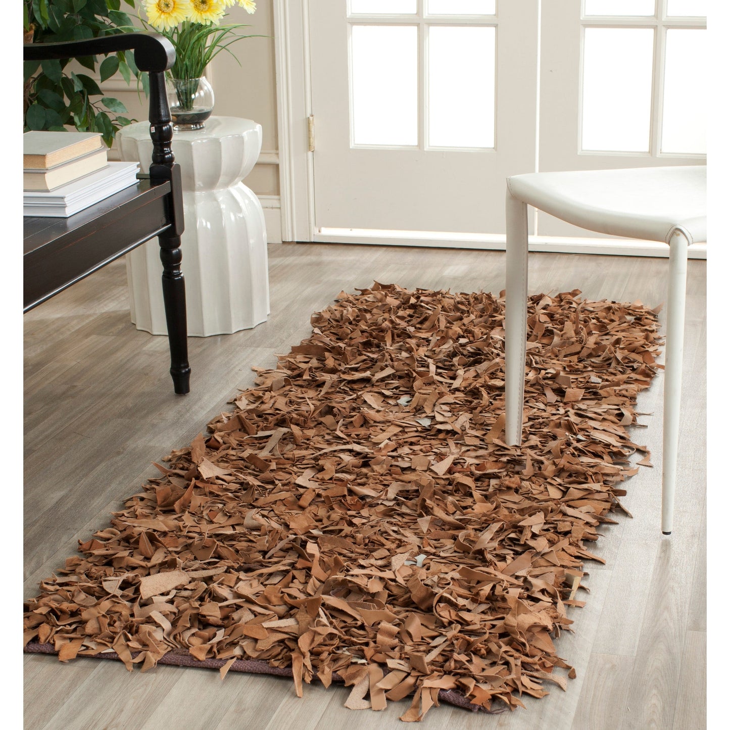 Tapis décoratif moderne SAFAVIEH en cuir shaggy fait main Doinita