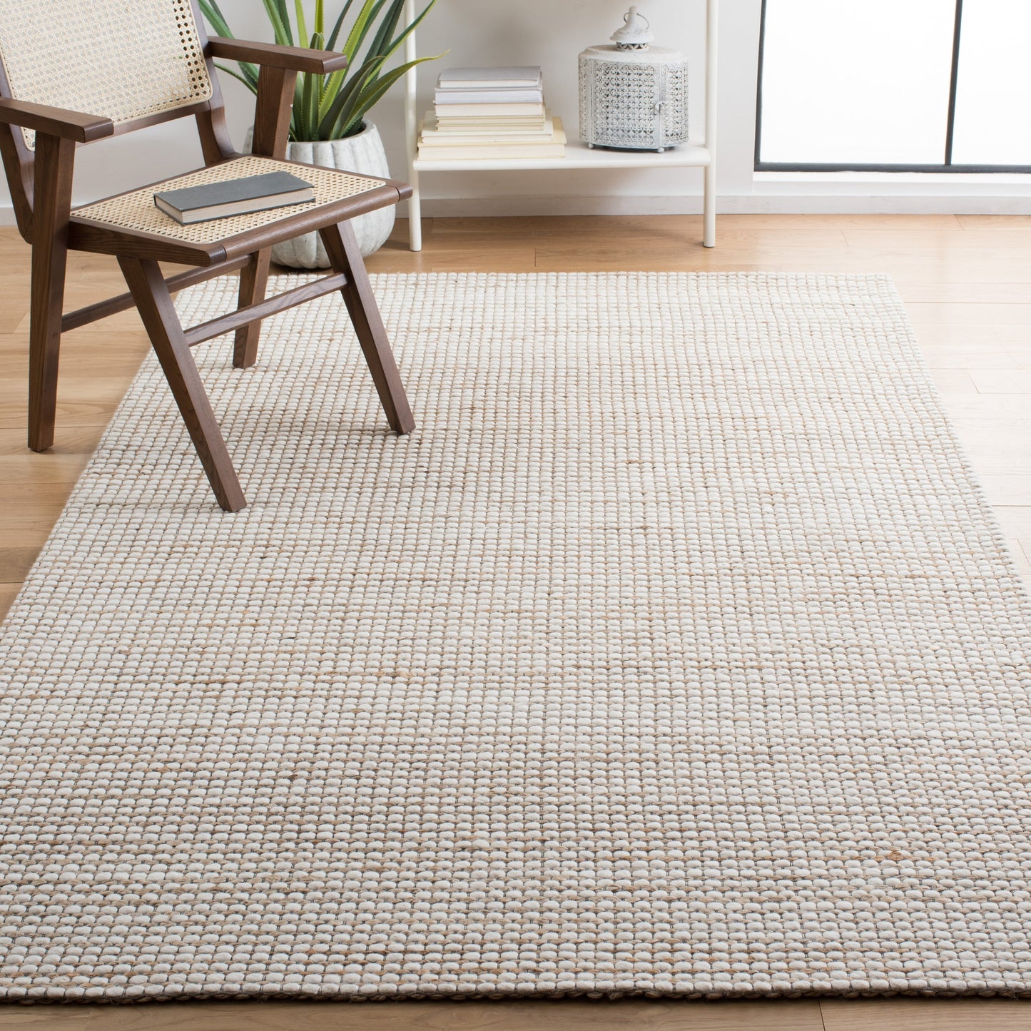 Tapis SAFAVIEH fait main en fibres naturelles Yareli, jute et laine.