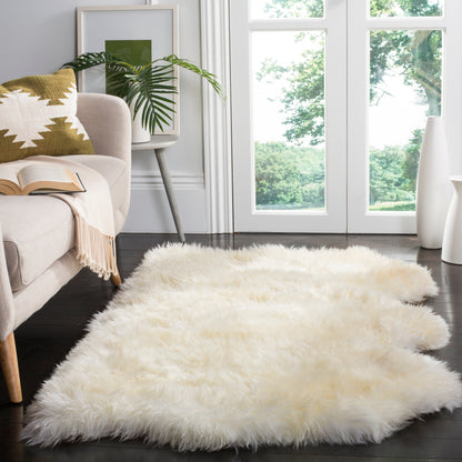 Tapis Brittnie en peau de mouton véritable, fait main par SAFAVIEH