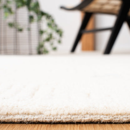 SAFAVIEH Handmade Textural Nigina Wool Rug