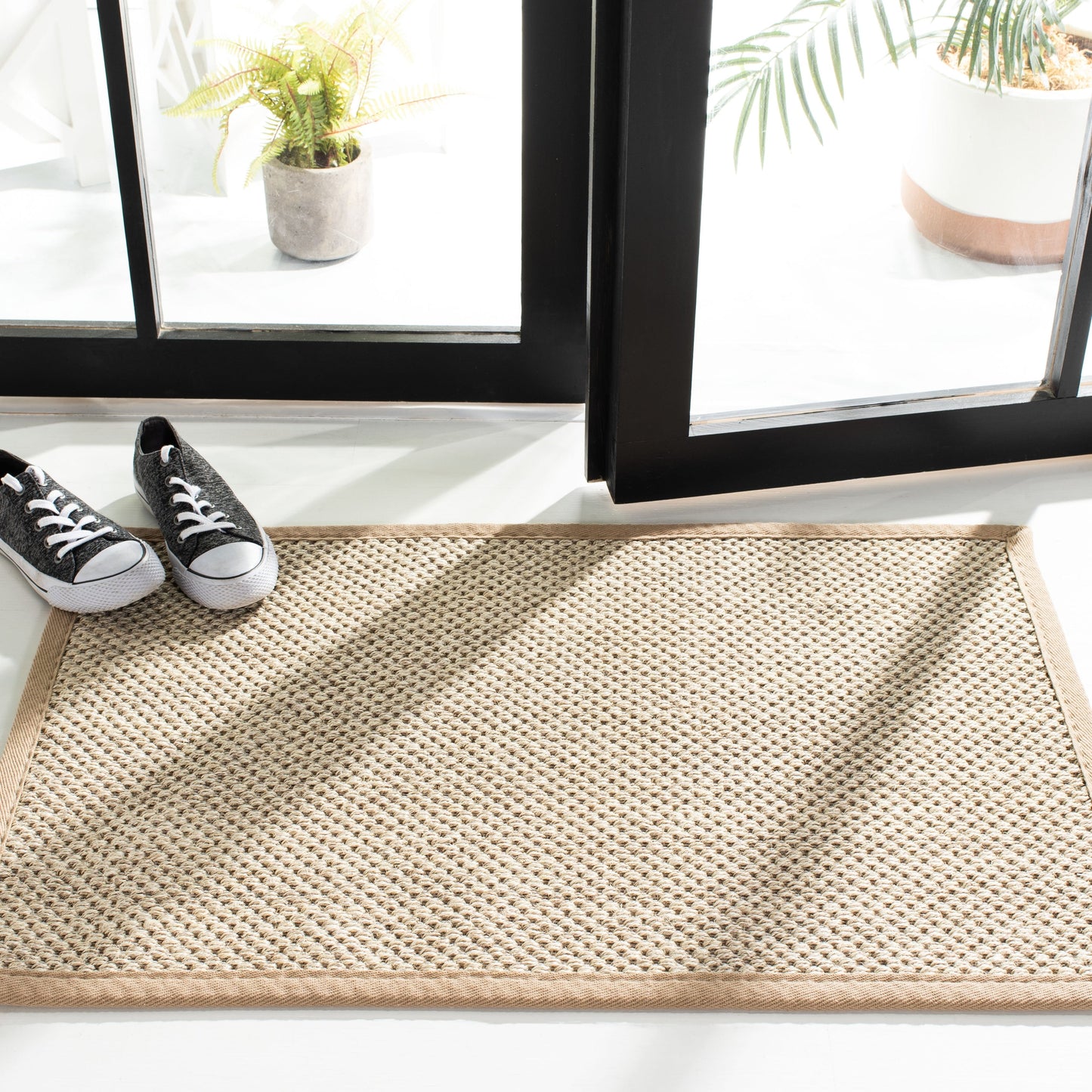 Tapis en sisal Lorine à bordure décontractée en fibres naturelles SAFAVIEH