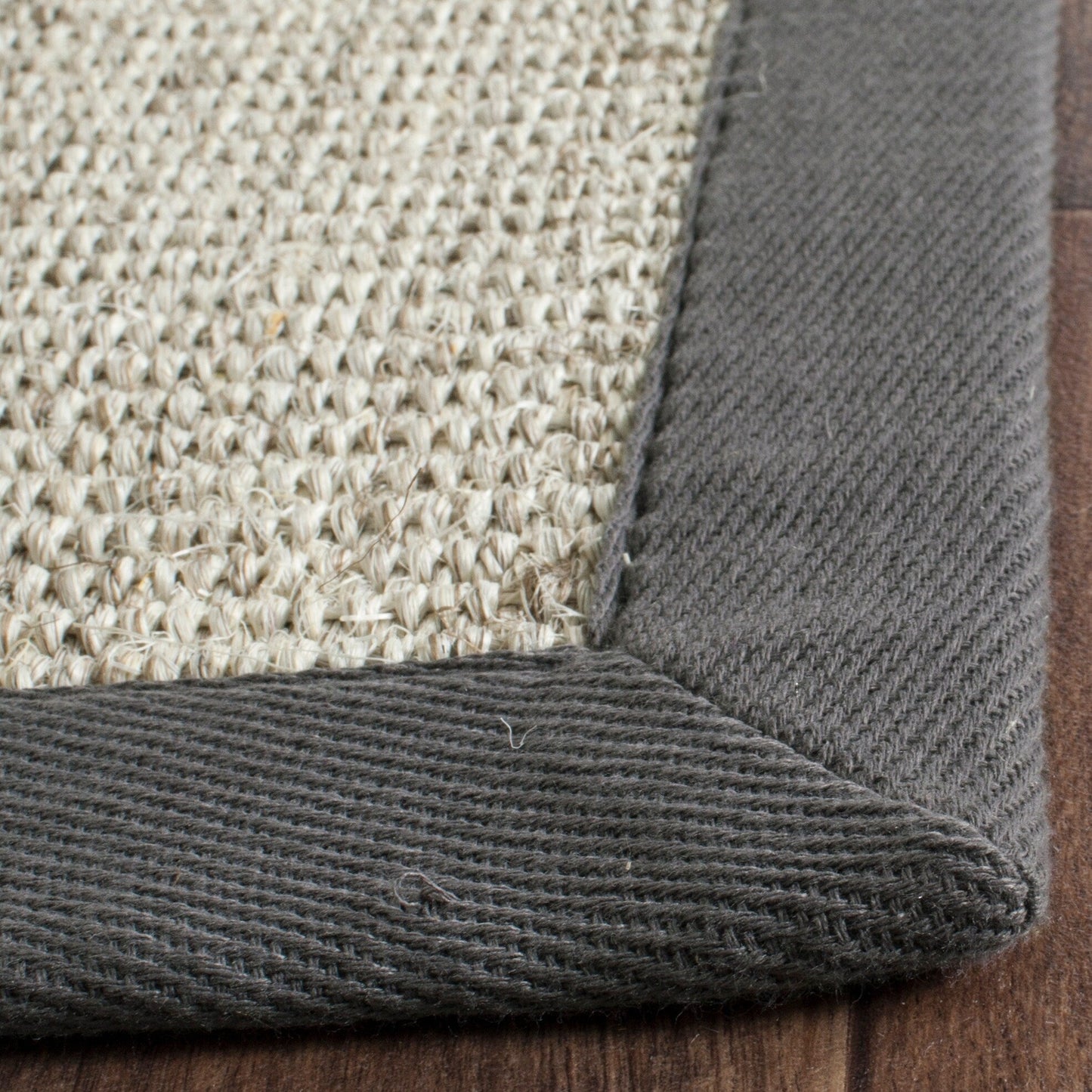 Tapis en sisal à bordure Madelyn en fibres naturelles SAFAVIEH