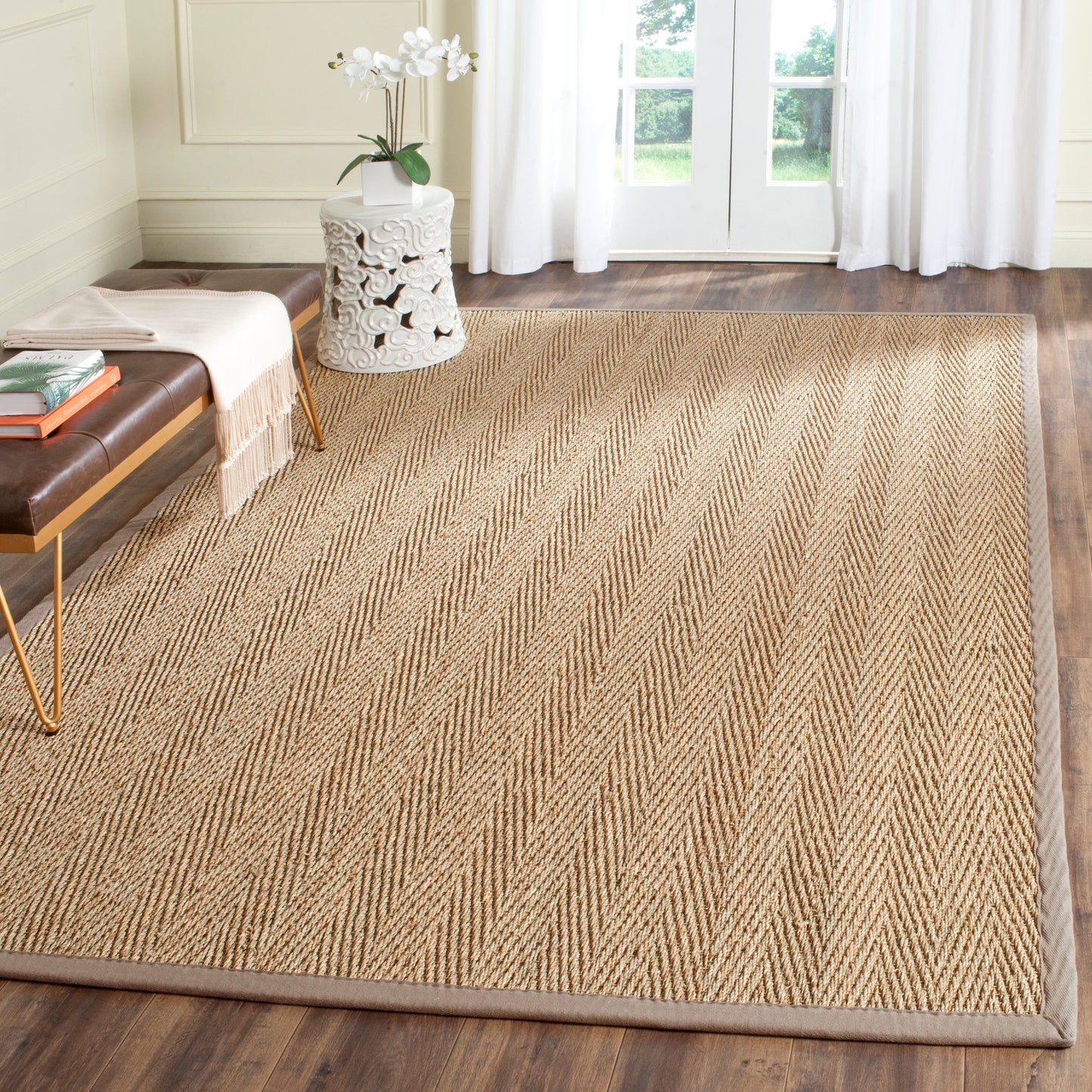 Tapis Trilby en fibres naturelles SAFAVIEH à chevrons en jonc de mer