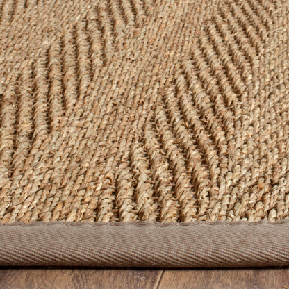 Tapis Trilby en fibres naturelles SAFAVIEH à chevrons en jonc de mer
