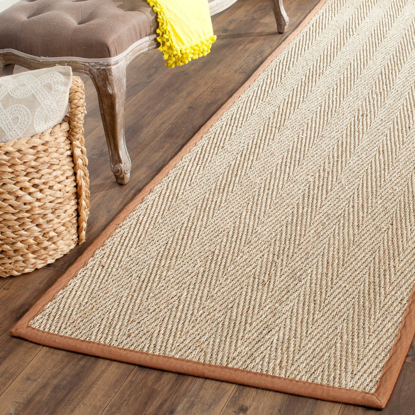 Tapis Trilby en fibres naturelles SAFAVIEH à chevrons en jonc de mer