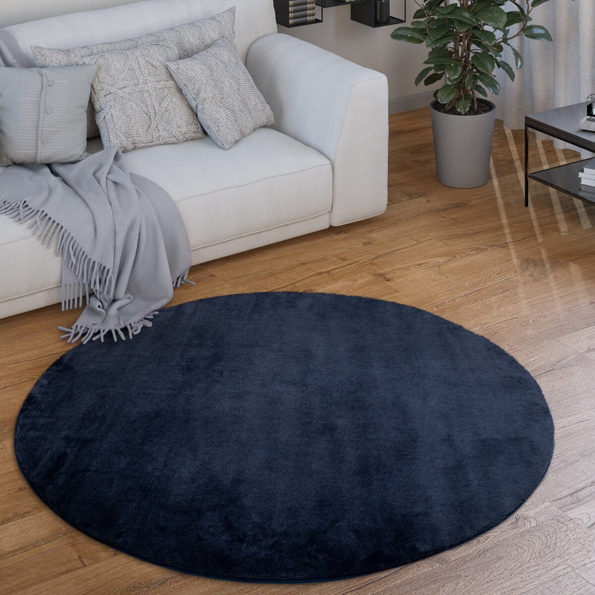 Tapis doux et lavable avec envers antidérapant, disponible en couleurs unies.