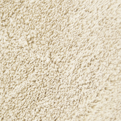 Tapis doux et lavable avec envers antidérapant, disponible en couleurs unies.