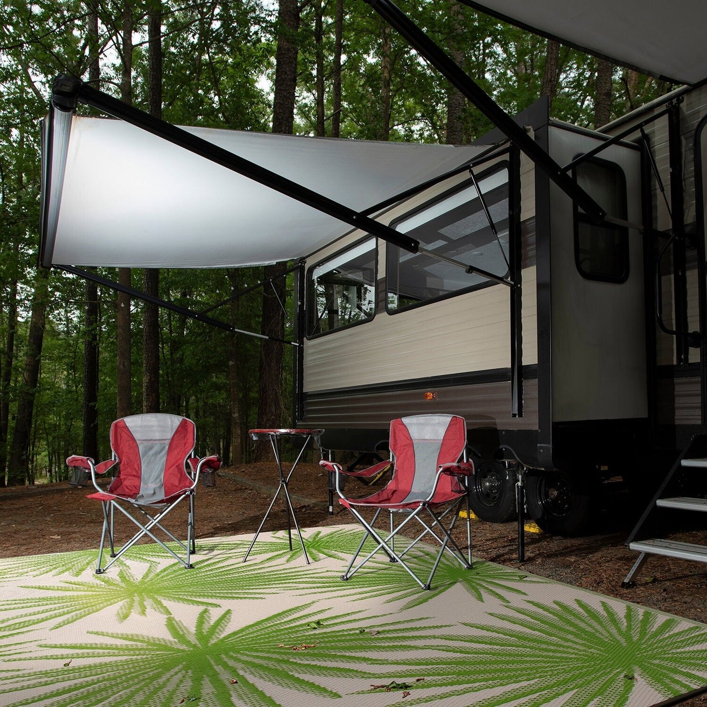 World Rug Gallery Floral Tropical Reversible Recycled Plastic Outdoor Rugs