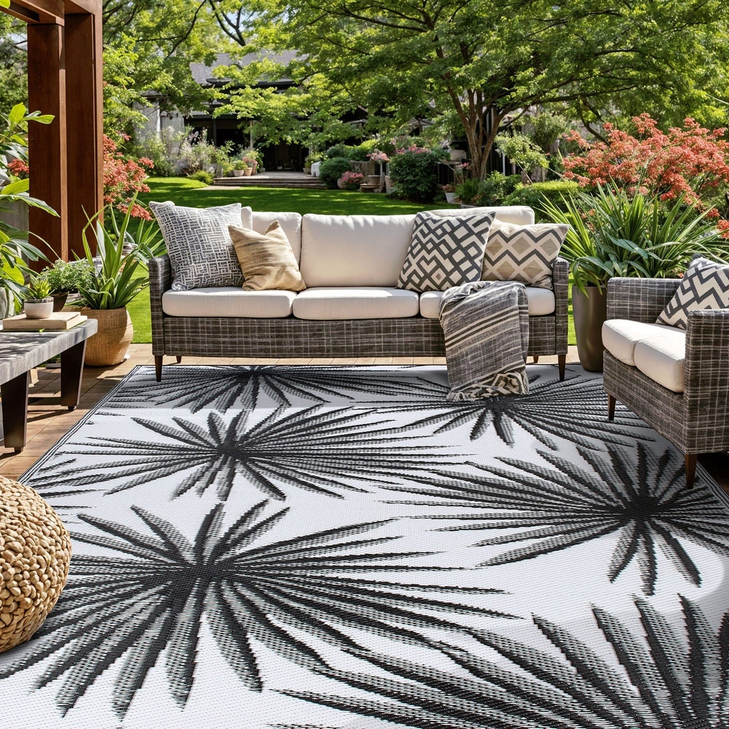 World Rug Gallery Floral Tropical Reversible Recycled Plastic Outdoor Rugs