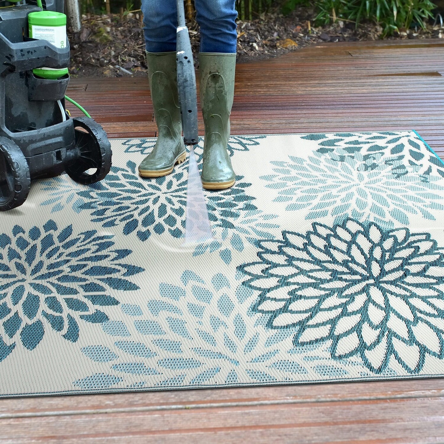 World Rug Gallery Modern Floral Aloha Reversible Recycled Plastic Outdoor Rugs